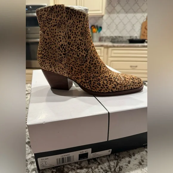 Dolce Vita Booties - Picture 2 of 10